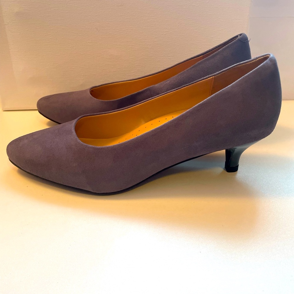 Trotters Woman’s Kiera Kitten Heel Pump Size 9.5 Grey Suede Low heel